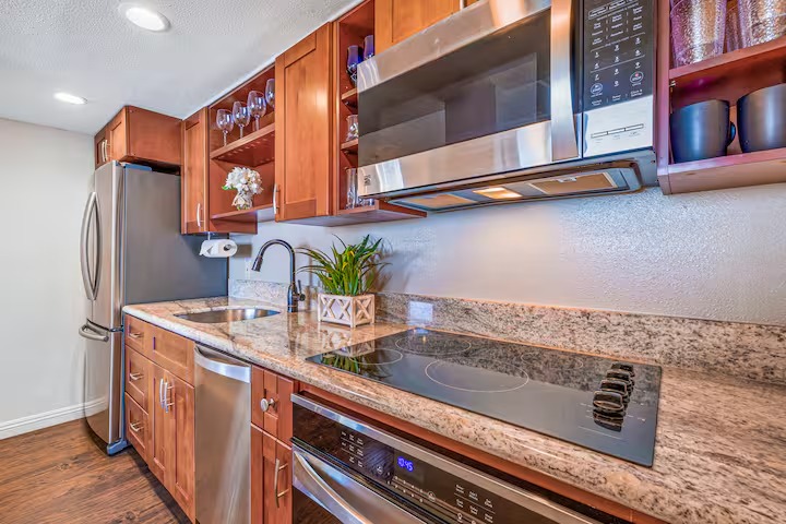 Full kitchen