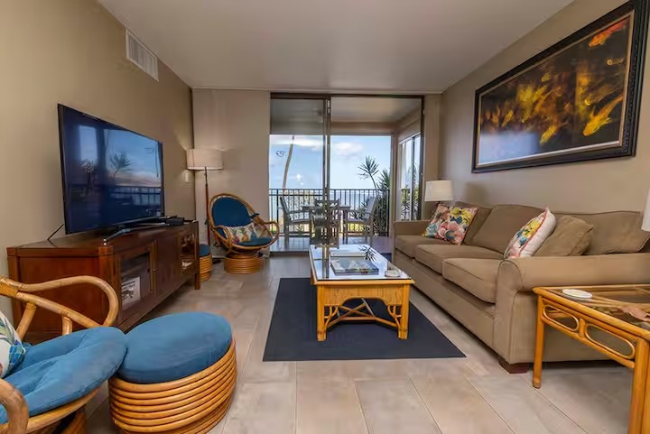 Photo Tour: 2-Bedroom Oceanfront Suite | Kihei Beach Condominiums photo 11