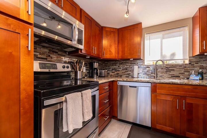 Full kitchen
