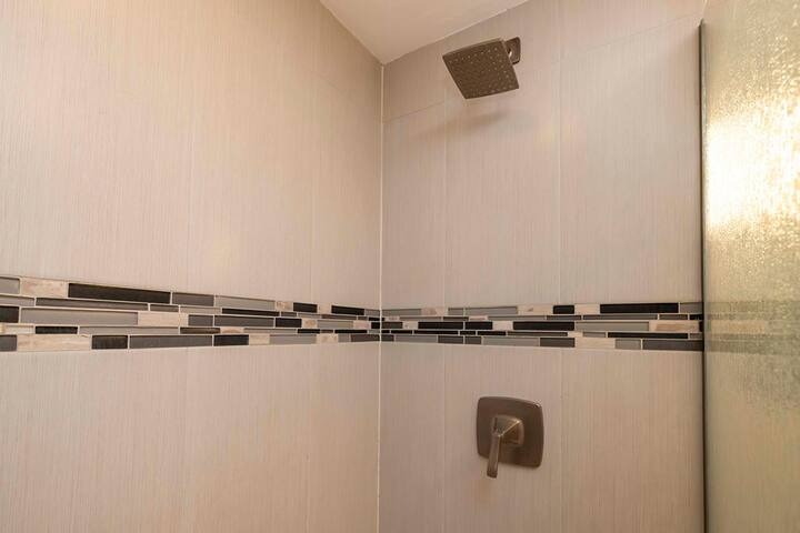 Photo Tour: 2-Bedroom Oceanfront Suite | Kihei Beach Condominiums photo 27